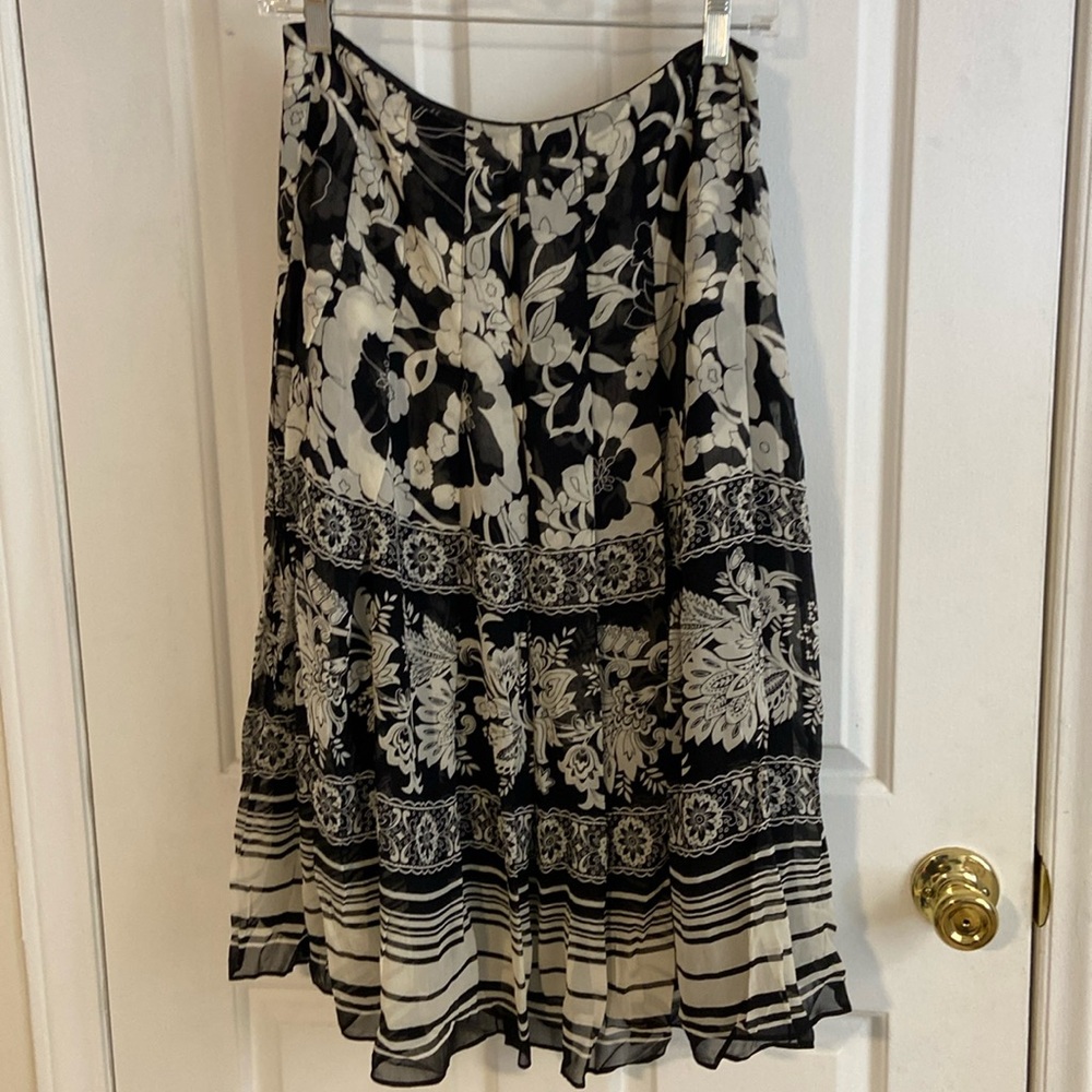 Beautiful Jones New York Collection Skirt